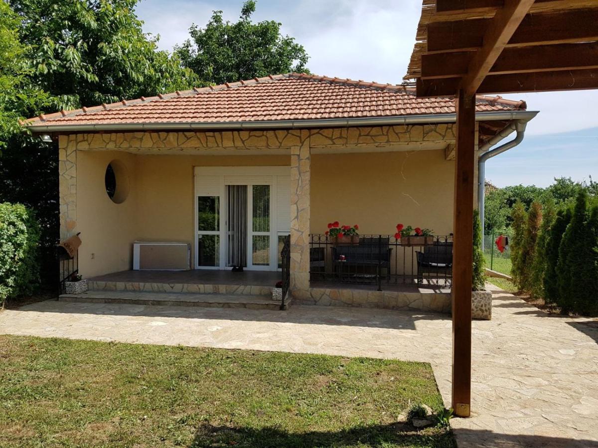 Vikendica Lesic Vila Cortanovci Exterior foto