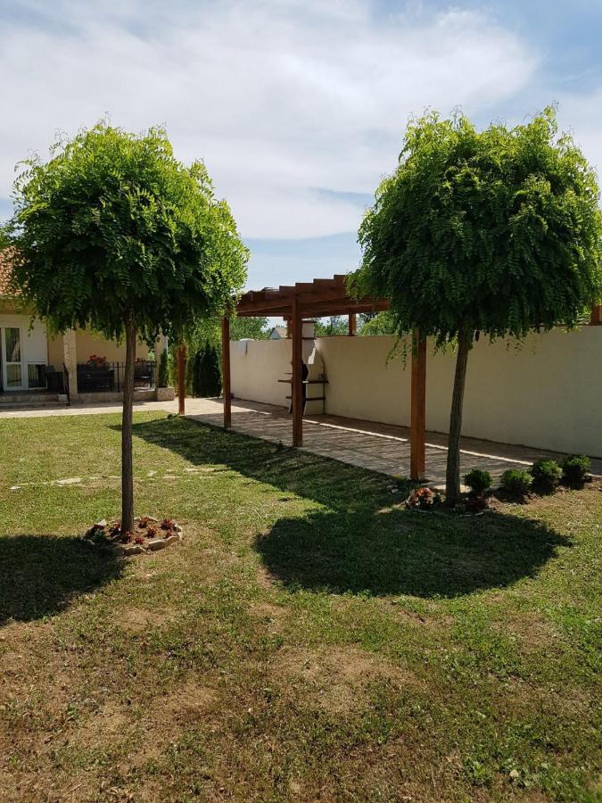Vikendica Lesic Vila Cortanovci Exterior foto
