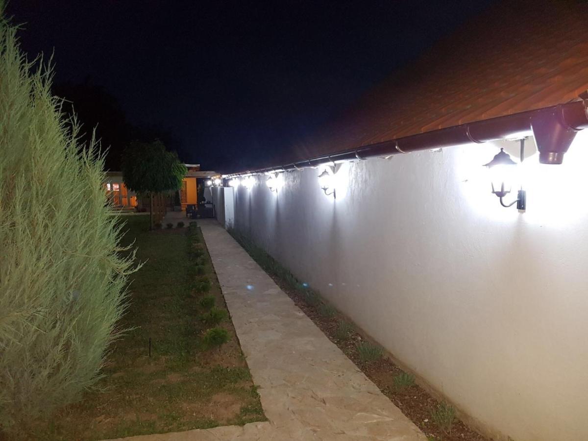 Vikendica Lesic Vila Cortanovci Exterior foto